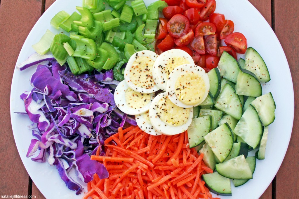 eat the rainbow - Raw rainbow salad with natalie jill